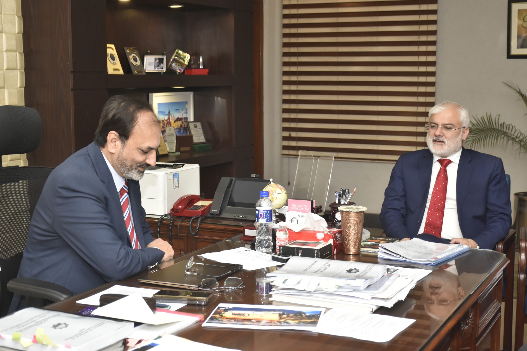 Vice Chancellor UET Prof. Dr. Shahid Munir (TI) is in a meeting with team of Monitoring and Evaluation (M&E) led by Syed Naveed Hussain Shah Incharge M&E from Higher Education Commission (HEC) Islamabad pertaining to development projects of UET Lahore and its sub campuses.