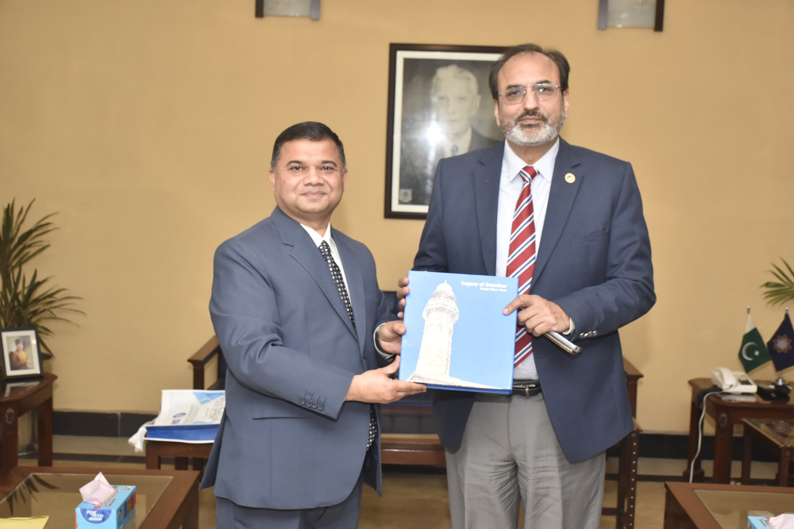 Dr. Shahzad Sarfraz from National University of Computer & Emerging Sciences met Vice Chancellor UET Prof. Dr. Shahid Munir (TI).