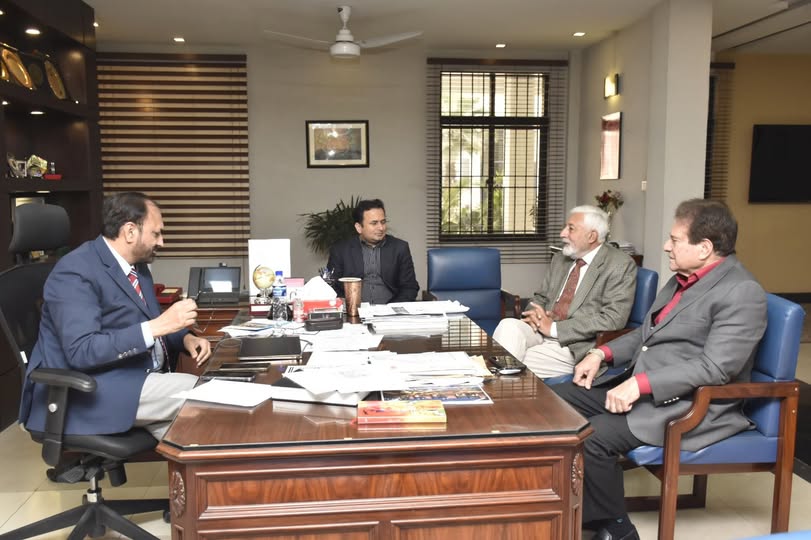 UET Alumni Engr. Naveed Afraz and Engr. Sohail Bashir visited UET Lahore and met Vice Chancellor Prof. Dr. Shahid Munir (TI) regarding UET - 66 - Session annual Gathering.