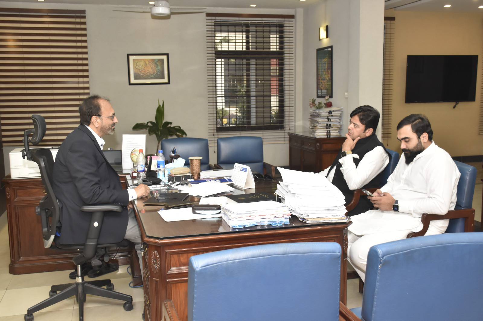 Rana Mannan Khan, Minister for Prison, Government of the the Punjab, visited UET Lahore and had a meeting with Vice Chancellor Prof. Dr. Shahid Munir (TI).