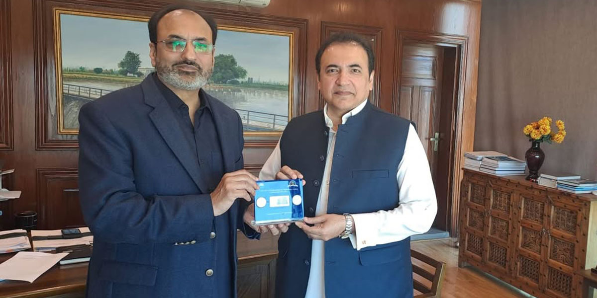 Vice Chancellor UET Prof. Dr. Shahid Munir (TI), paid a visit to Dr. Naeem Rauf, Chairman of the Punjab Power Development Board (PPDB).