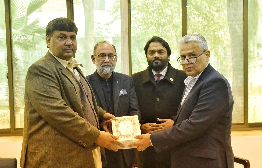 UET Lahore Hosts Quran Translation Distribution Ceremony, Renowned Islamic Scholar Dr. Abdul Quddus Sohaib Presents Copies of Quran Translation to UET Faculty Members